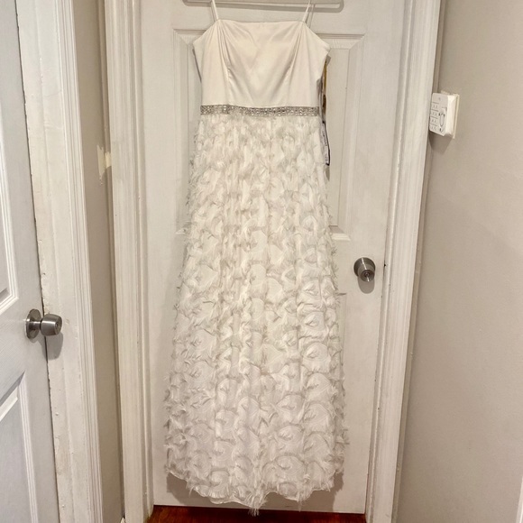 White Bridal/ Prom Sleeveless Gown, NRT - Picture 1 of 14
